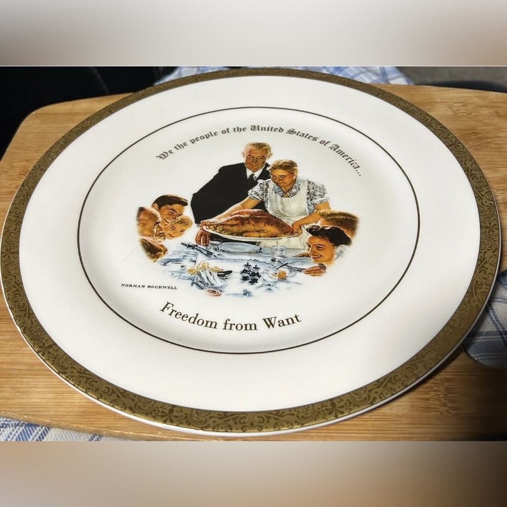 Norman Rockwell,“Freedom From Want” collectibleGold and White Decorative Plate